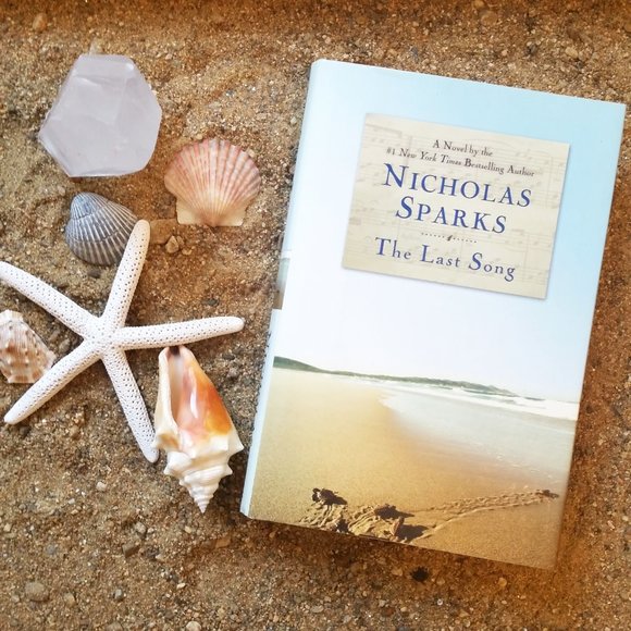 Nicholas Sparks 'The Last Song' - Picture 1 of 3